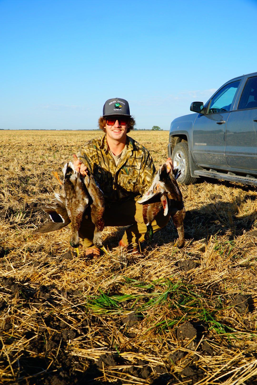 "Mud Duck USA, vintage trucker hat, hunting gear, outdoor hunting hat, waterfowl hunting, breathable mesh hat, adjustable snapback, hunters aged 18-60, durable hunting cap, duck hunting gear, game hunting accessories, unique vintage hunting cap, stylish hunting hat, reliable headwear, best outdoor hats, lightweight hunting gear, outdoor adventure hat, high-quality trucker hat, vintage outdoor apparel, long hunting trips, field gear."